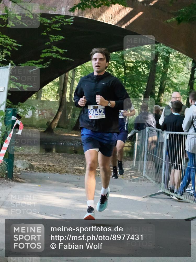 28.09.2025 - 33. Volkslauf durch das schöne Alstertal Fabian Wolf http://msf.ph/oto/8977431 28.09.2025 11:22:48 Laufen 3042, 1 meine-sportfotos.de