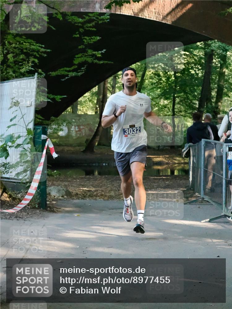 28.09.2025 - 33. Volkslauf durch das schöne Alstertal Fabian Wolf http://msf.ph/oto/8977455 28.09.2025 11:24:08 Laufen 3032 meine-sportfotos.de