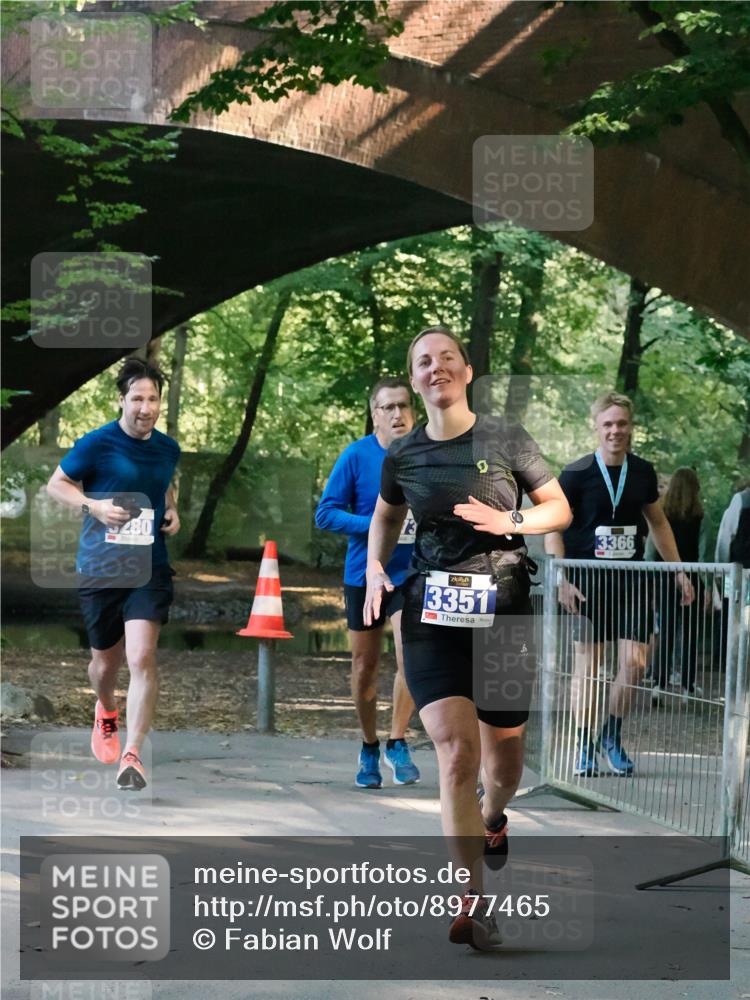 28.09.2025 - 33. Volkslauf durch das schöne Alstertal Fabian Wolf http://msf.ph/oto/8977465 28.09.2025 11:24:50 Laufen 480, 3351, 3366 meine-sportfotos.de