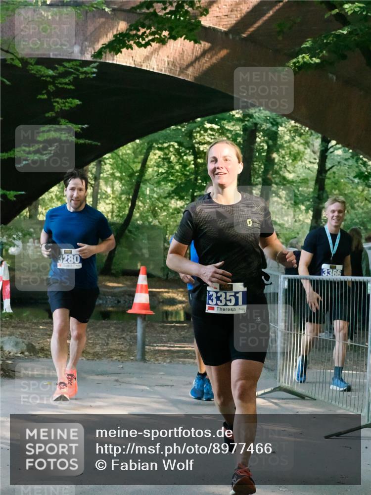 28.09.2025 - 33. Volkslauf durch das schöne Alstertal Fabian Wolf http://msf.ph/oto/8977466 28.09.2025 11:24:51 Laufen 3280, 3351, 3366 meine-sportfotos.de