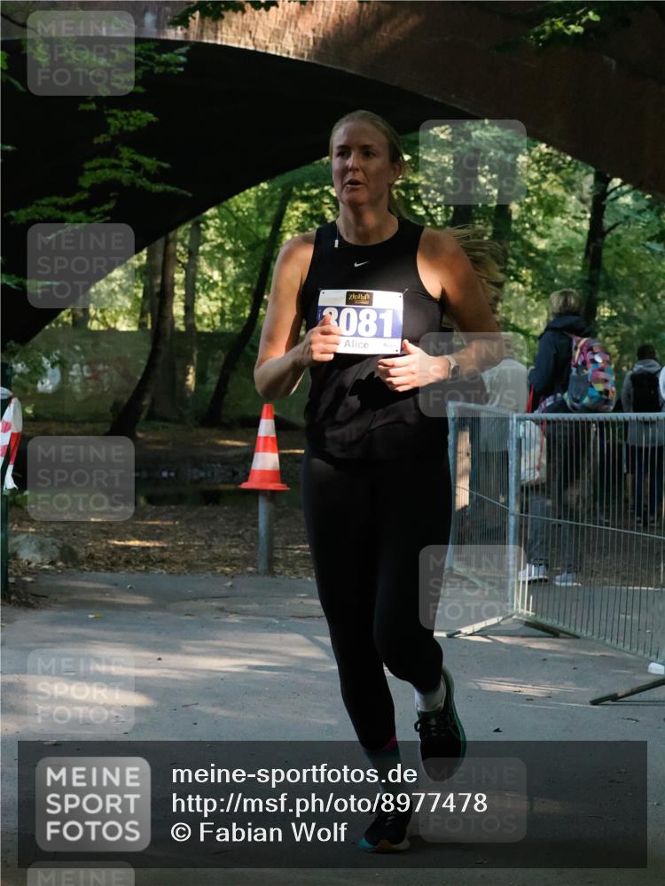 28.09.2025 - 33. Volkslauf durch das schöne Alstertal Fabian Wolf http://msf.ph/oto/8977478 28.09.2025 11:25:36 Laufen 3081 meine-sportfotos.de