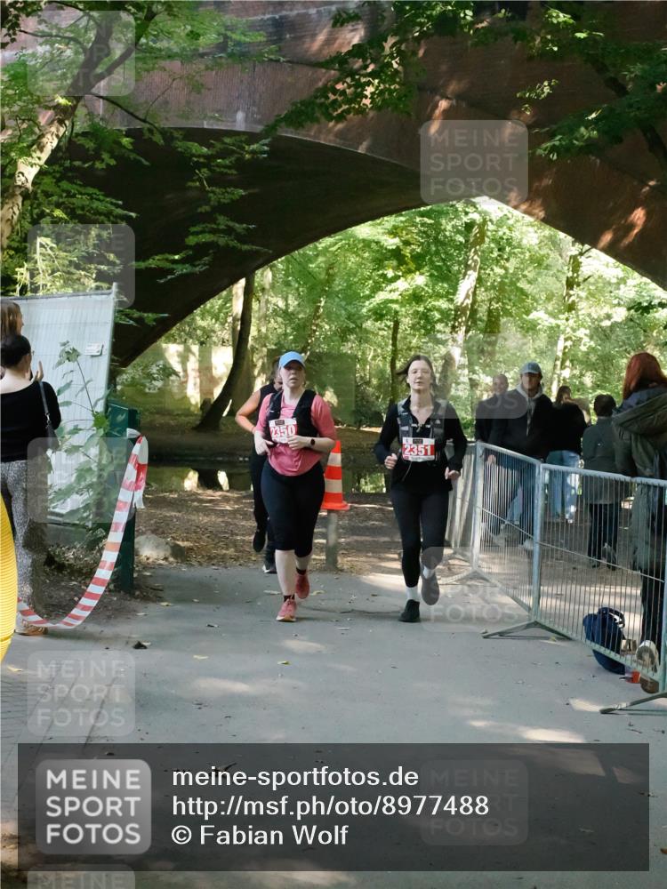 28.09.2025 - 33. Volkslauf durch das schöne Alstertal Fabian Wolf http://msf.ph/oto/8977488 28.09.2025 12:50:59 Laufen 2350, 2351 meine-sportfotos.de