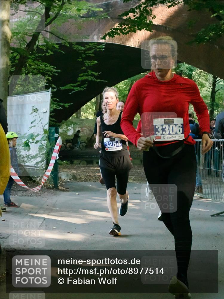 28.09.2025 - 33. Volkslauf durch das schöne Alstertal Fabian Wolf http://msf.ph/oto/8977514 28.09.2025 11:27:42 Laufen 3254, 3306 meine-sportfotos.de