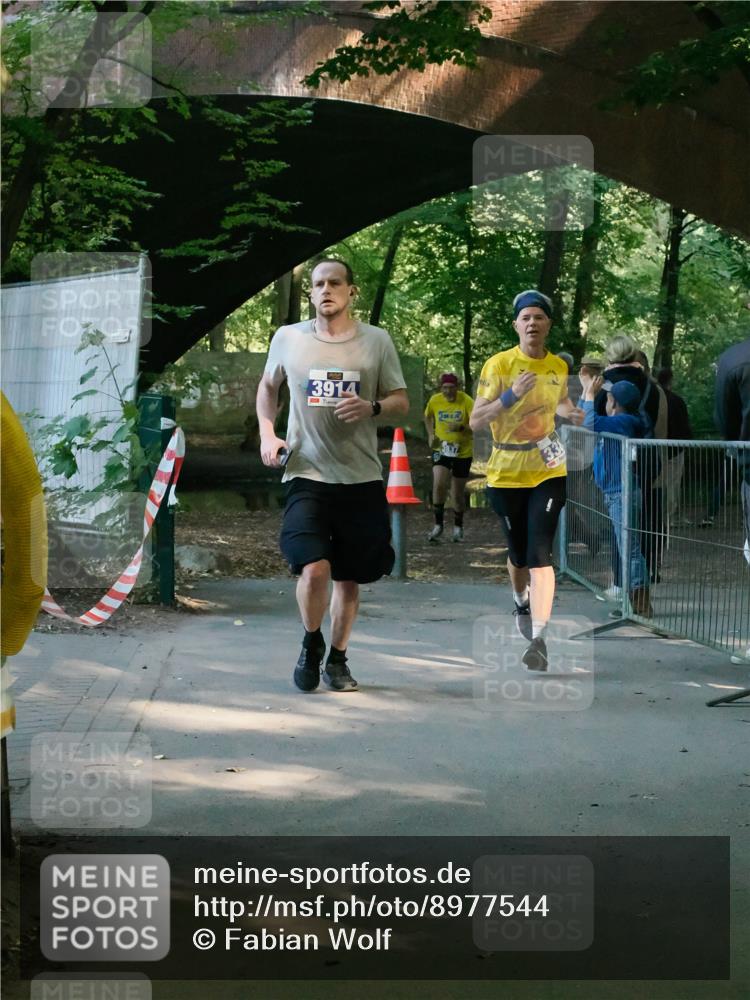 28.09.2025 - 33. Volkslauf durch das schöne Alstertal Fabian Wolf http://msf.ph/oto/8977544 28.09.2025 11:28:50 Laufen 3914, 3937 meine-sportfotos.de