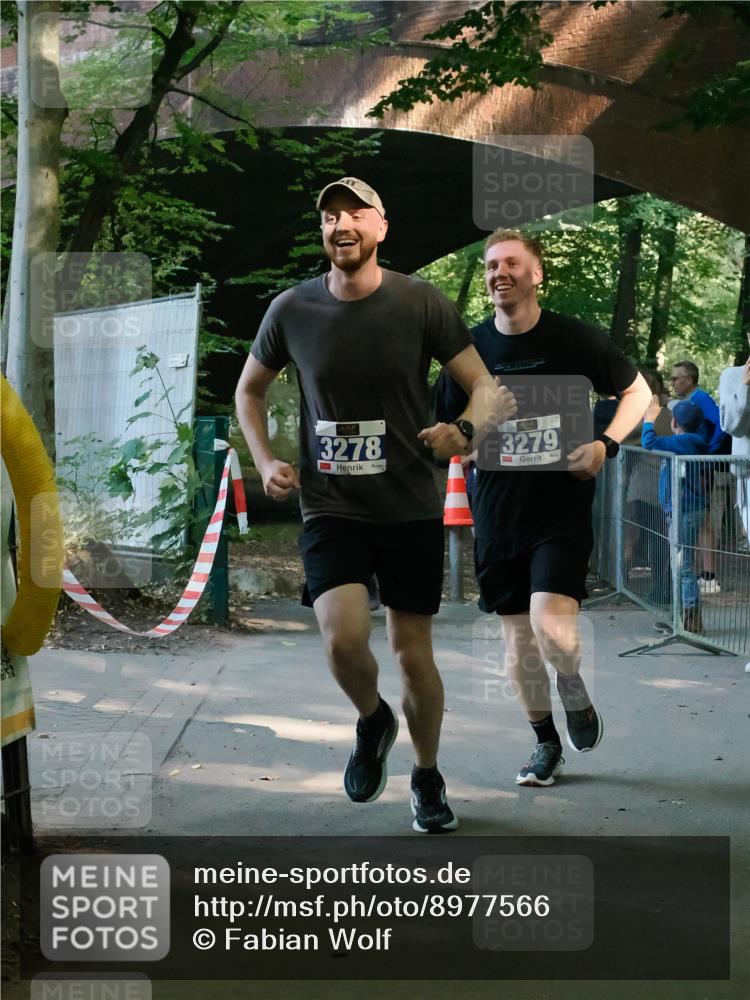 28.09.2025 - 33. Volkslauf durch das schöne Alstertal Fabian Wolf http://msf.ph/oto/8977566 28.09.2025 11:29:57 Laufen 3278, 3279 meine-sportfotos.de