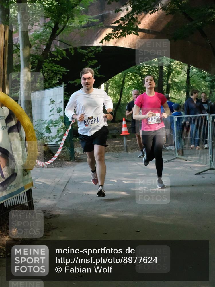28.09.2025 - 33. Volkslauf durch das schöne Alstertal Fabian Wolf http://msf.ph/oto/8977624 28.09.2025 11:31:54 Laufen 3933, 3329 meine-sportfotos.de