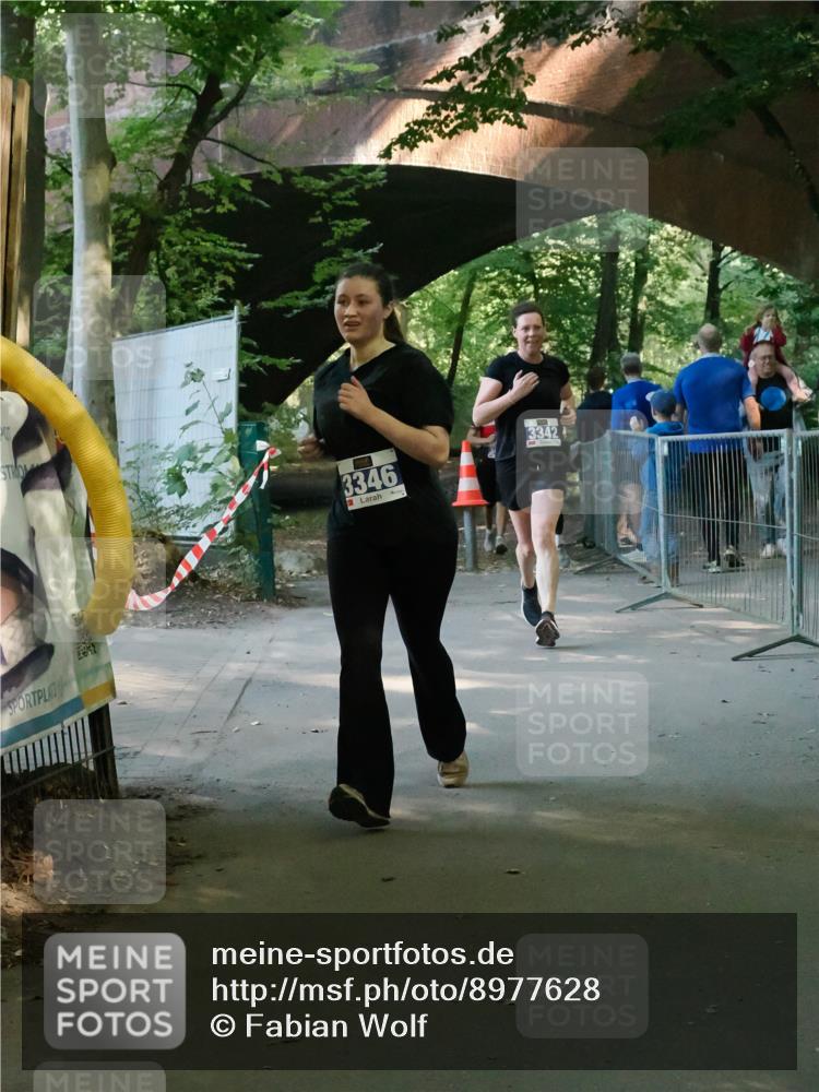 28.09.2025 - 33. Volkslauf durch das schöne Alstertal Fabian Wolf http://msf.ph/oto/8977628 28.09.2025 11:32:04 Laufen 3346, 3342 meine-sportfotos.de