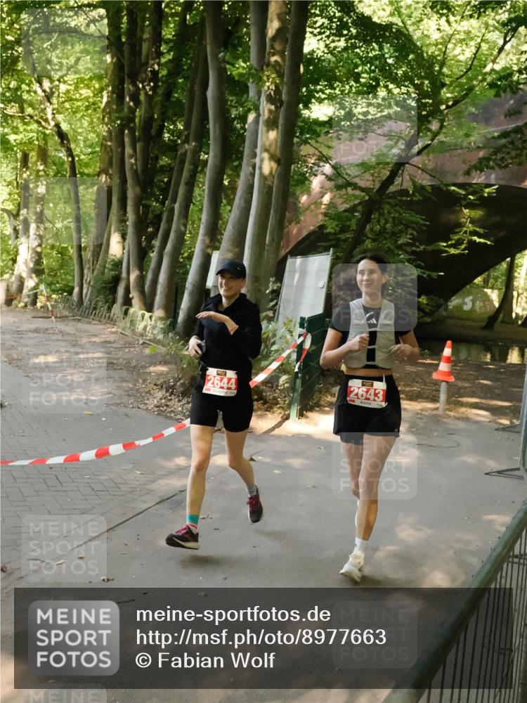 28.09.2025 - 33. Volkslauf durch das schöne Alstertal Fabian Wolf http://msf.ph/oto/8977663 28.09.2025 13:17:25 Laufen 2644, 2643 meine-sportfotos.de