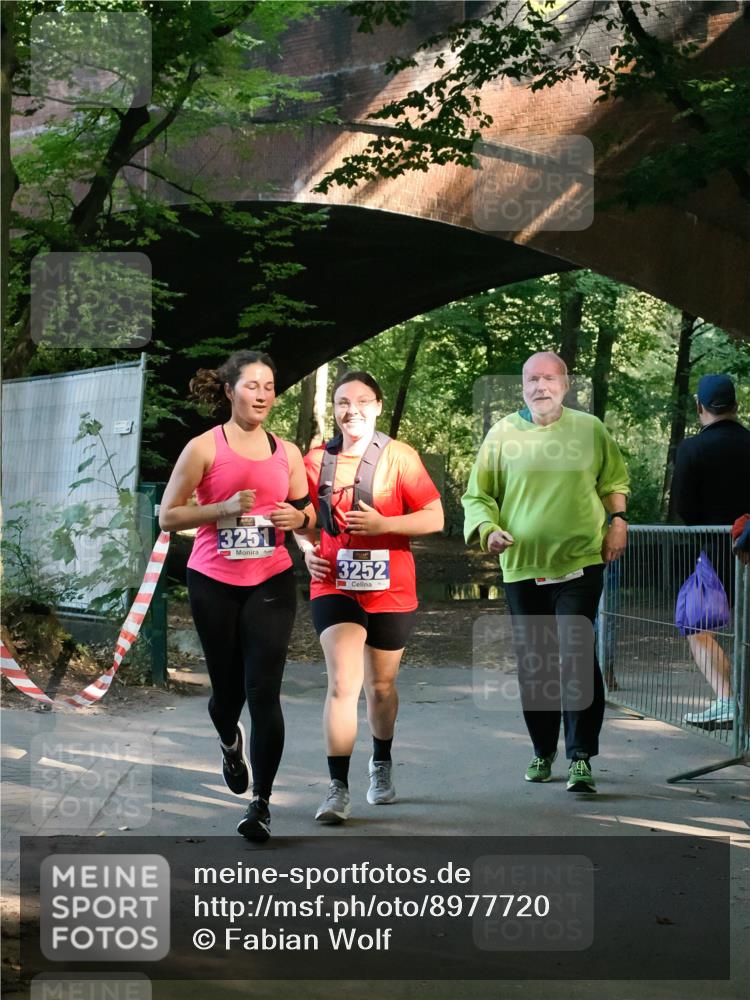 28.09.2025 - 33. Volkslauf durch das schöne Alstertal Fabian Wolf http://msf.ph/oto/8977720 28.09.2025 11:37:46 Laufen 3251, 3252, 4 meine-sportfotos.de