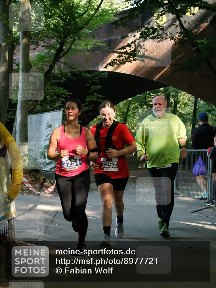28.09.2025 - 33. Volkslauf durch das schöne Alstertal Fabian Wolf http://msf.ph/oto/8977721 28.09.2025 11:37:47 Laufen 3251, 3252 meine-sportfotos.de