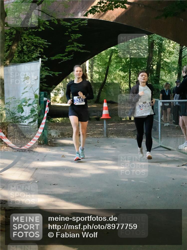28.09.2025 - 33. Volkslauf durch das schöne Alstertal Fabian Wolf http://msf.ph/oto/8977759 28.09.2025 11:40:24 Laufen 3243, 3259 meine-sportfotos.de
