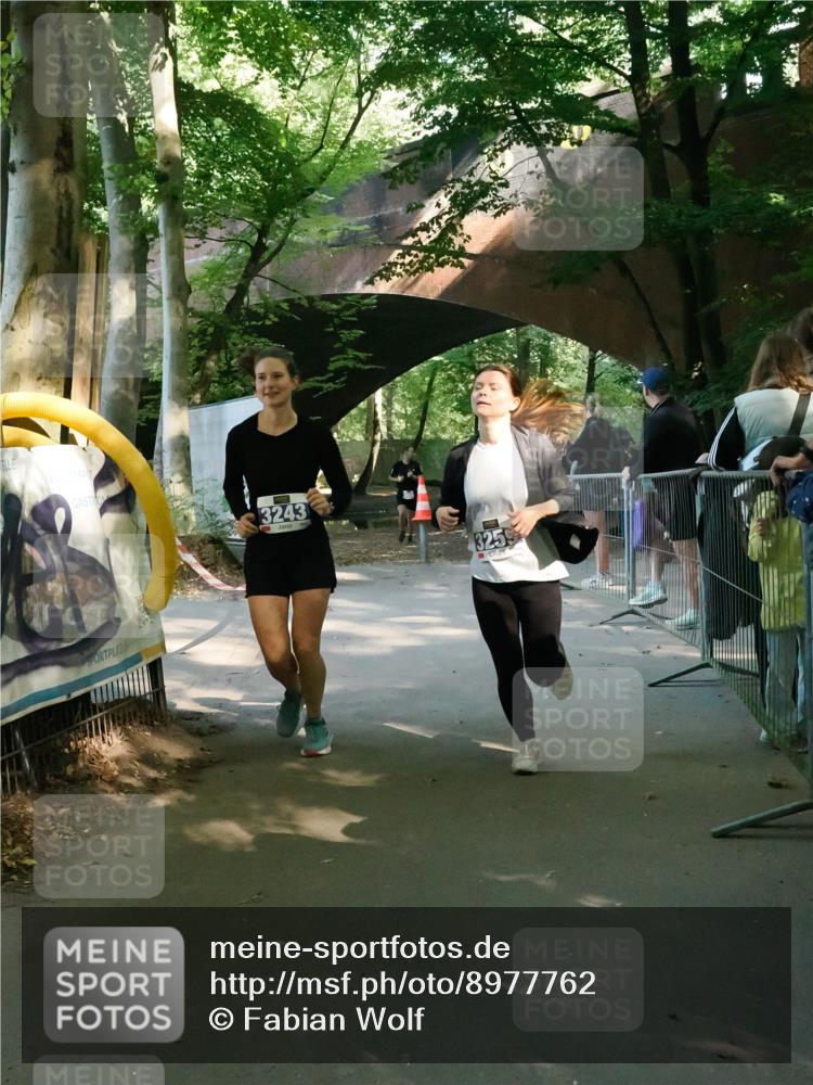 28.09.2025 - 33. Volkslauf durch das schöne Alstertal Fabian Wolf http://msf.ph/oto/8977762 28.09.2025 11:40:26 Laufen 3243, 3259 meine-sportfotos.de