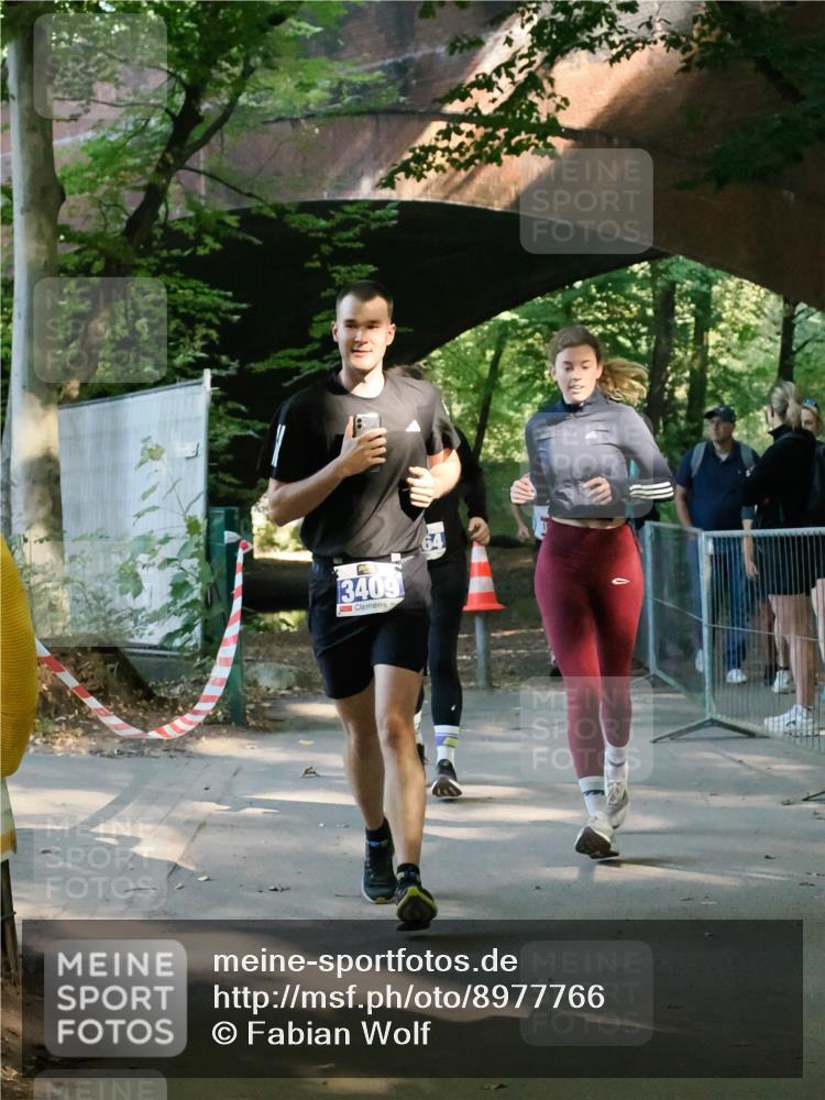 28.09.2025 - 33. Volkslauf durch das schöne Alstertal Fabian Wolf http://msf.ph/oto/8977766 28.09.2025 11:40:32 Laufen 3409 meine-sportfotos.de