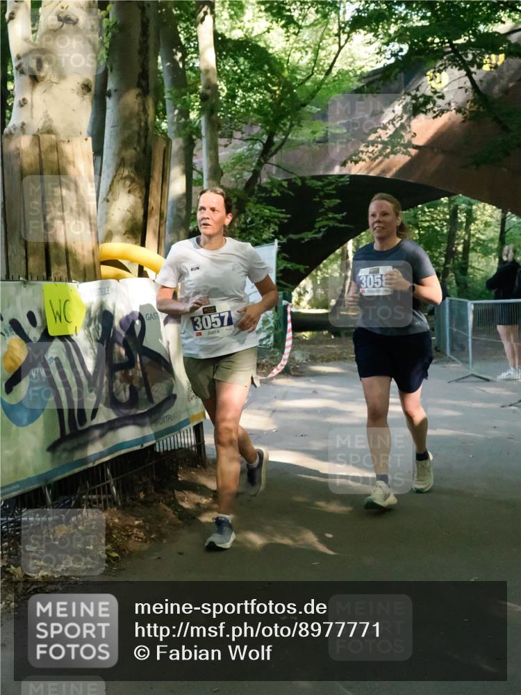 28.09.2025 - 33. Volkslauf durch das schöne Alstertal Fabian Wolf http://msf.ph/oto/8977771 28.09.2025 11:40:53 Laufen 3057, 3052 meine-sportfotos.de
