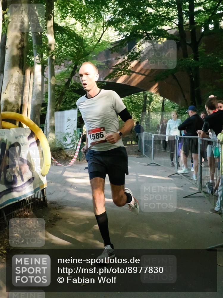 28.09.2025 - 33. Volkslauf durch das schöne Alstertal Fabian Wolf http://msf.ph/oto/8977830 28.09.2025 11:44:57 Laufen 1586 meine-sportfotos.de