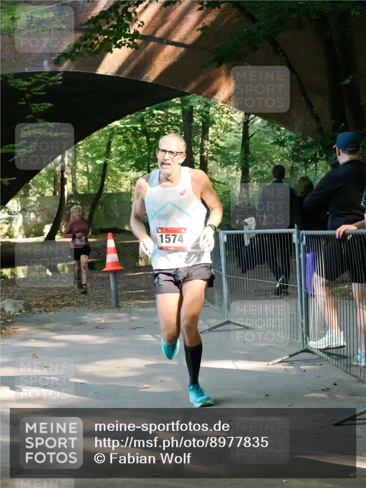 28.09.2025 - 33. Volkslauf durch das schöne Alstertal Fabian Wolf http://msf.ph/oto/8977835 28.09.2025 11:45:43 Laufen 3073, 1574 meine-sportfotos.de