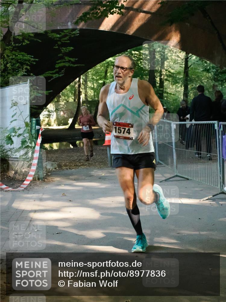 28.09.2025 - 33. Volkslauf durch das schöne Alstertal Fabian Wolf http://msf.ph/oto/8977836 28.09.2025 11:45:44 Laufen 3073, 1574 meine-sportfotos.de