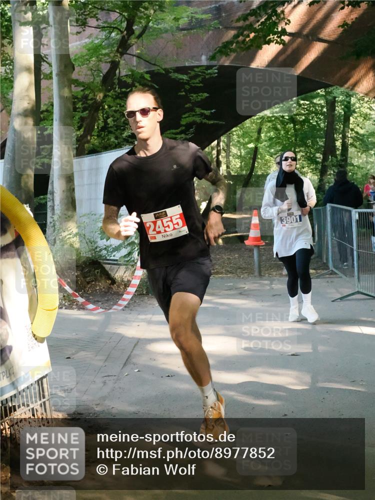 28.09.2025 - 33. Volkslauf durch das schöne Alstertal Fabian Wolf http://msf.ph/oto/8977852 28.09.2025 11:46:37 Laufen 2455, 1, 3901 meine-sportfotos.de