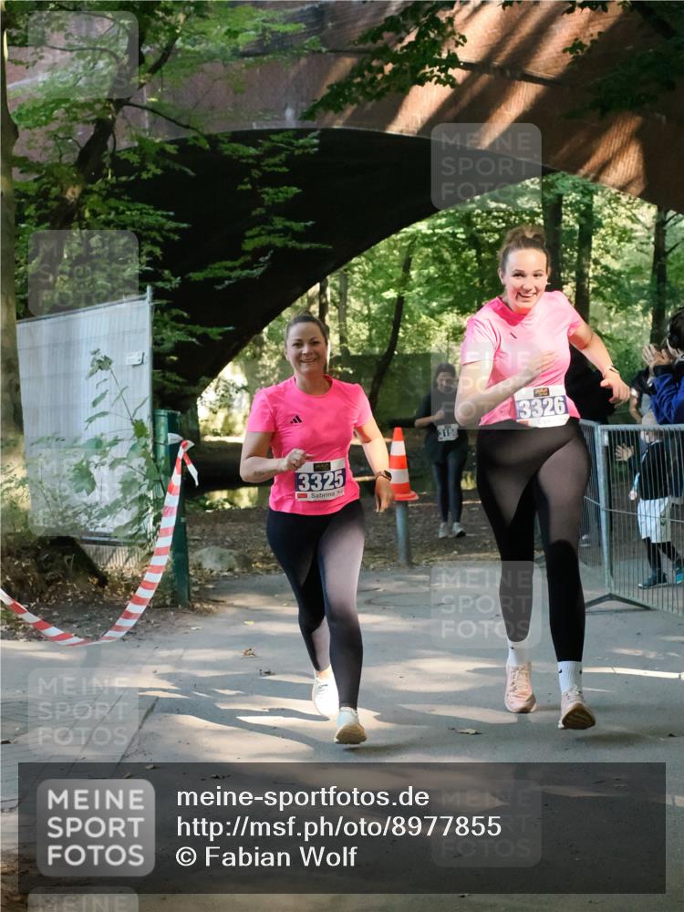 28.09.2025 - 33. Volkslauf durch das schöne Alstertal Fabian Wolf http://msf.ph/oto/8977855 28.09.2025 11:46:44 Laufen 3325, 3158, 3326 meine-sportfotos.de
