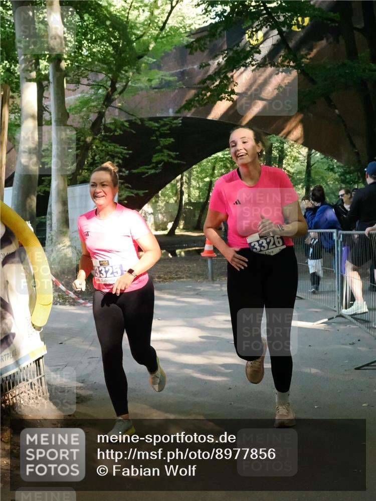 28.09.2025 - 33. Volkslauf durch das schöne Alstertal Fabian Wolf http://msf.ph/oto/8977856 28.09.2025 11:46:45 Laufen 3325, 3326 meine-sportfotos.de