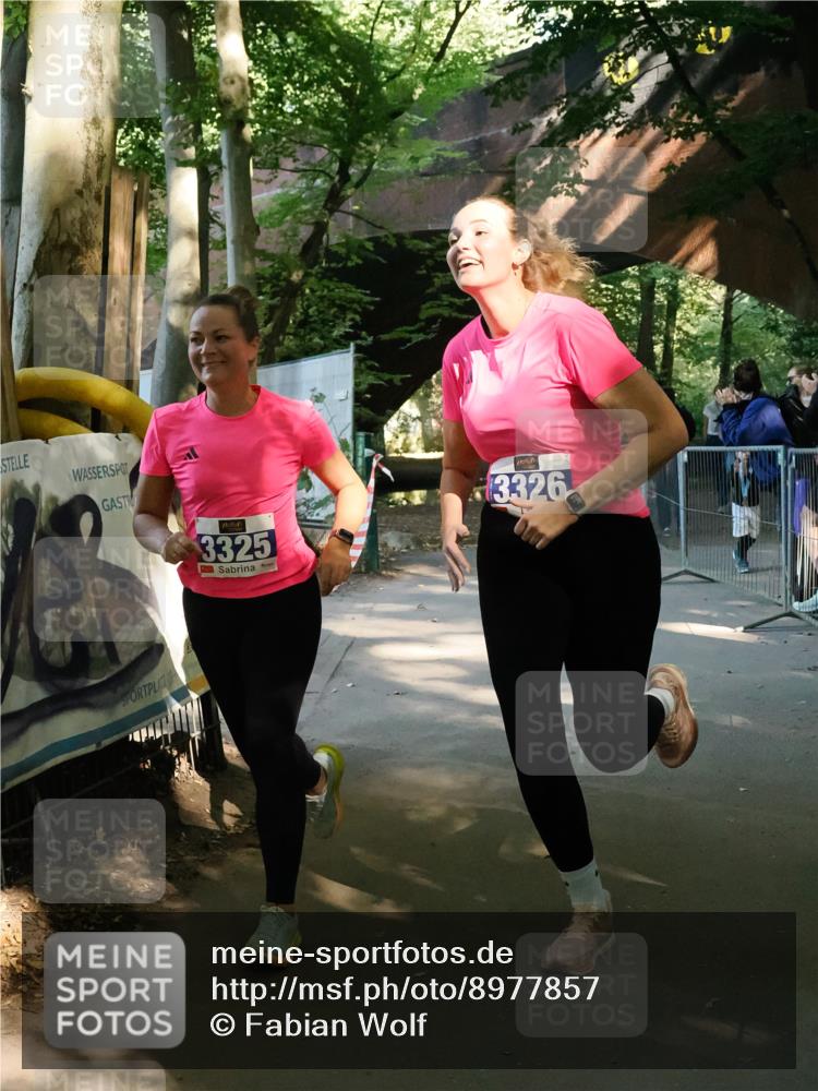 28.09.2025 - 33. Volkslauf durch das schöne Alstertal Fabian Wolf http://msf.ph/oto/8977857 28.09.2025 11:46:46 Laufen 3325, 3326 meine-sportfotos.de