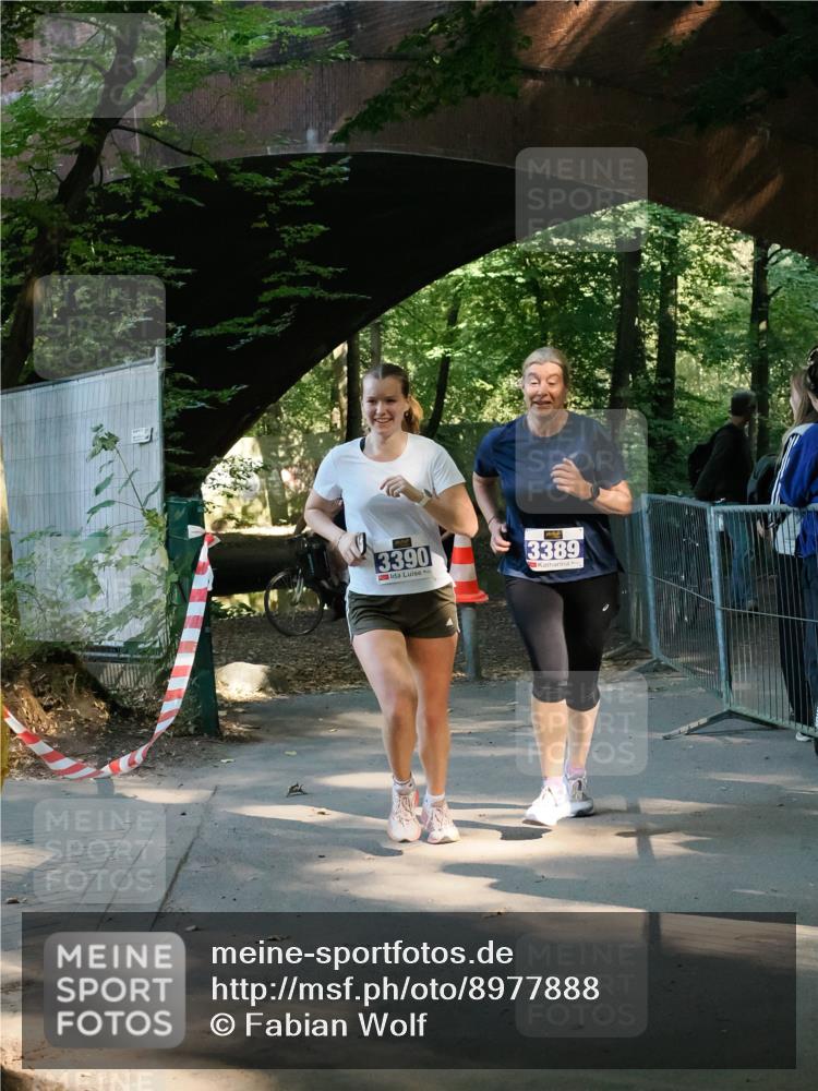 28.09.2025 - 33. Volkslauf durch das schöne Alstertal Fabian Wolf http://msf.ph/oto/8977888 28.09.2025 11:50:04 Laufen 3390, 3389 meine-sportfotos.de