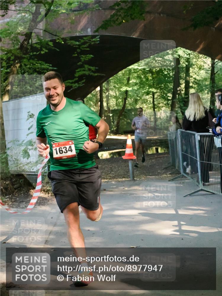 28.09.2025 - 33. Volkslauf durch das schöne Alstertal Fabian Wolf http://msf.ph/oto/8977947 28.09.2025 11:54:35 Laufen 1634, 1632 meine-sportfotos.de