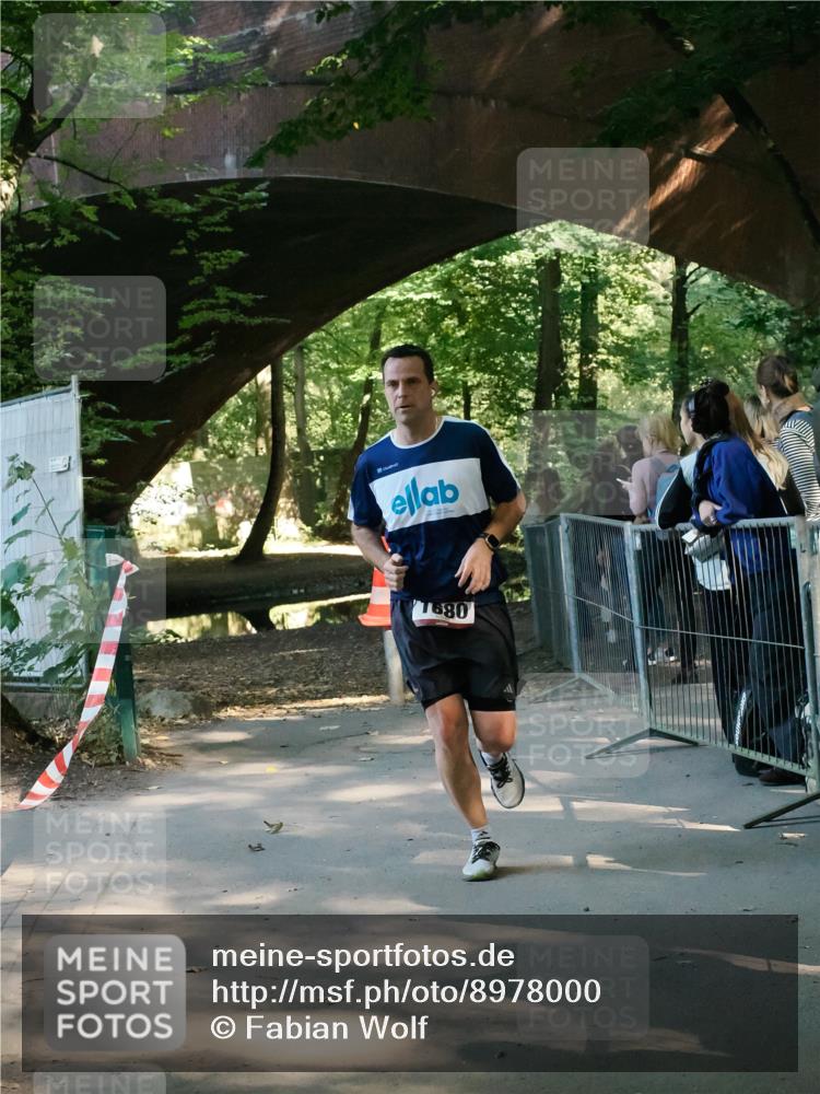 28.09.2025 - 33. Volkslauf durch das schöne Alstertal Fabian Wolf http://msf.ph/oto/8978000 28.09.2025 11:57:40 Laufen 7680 meine-sportfotos.de