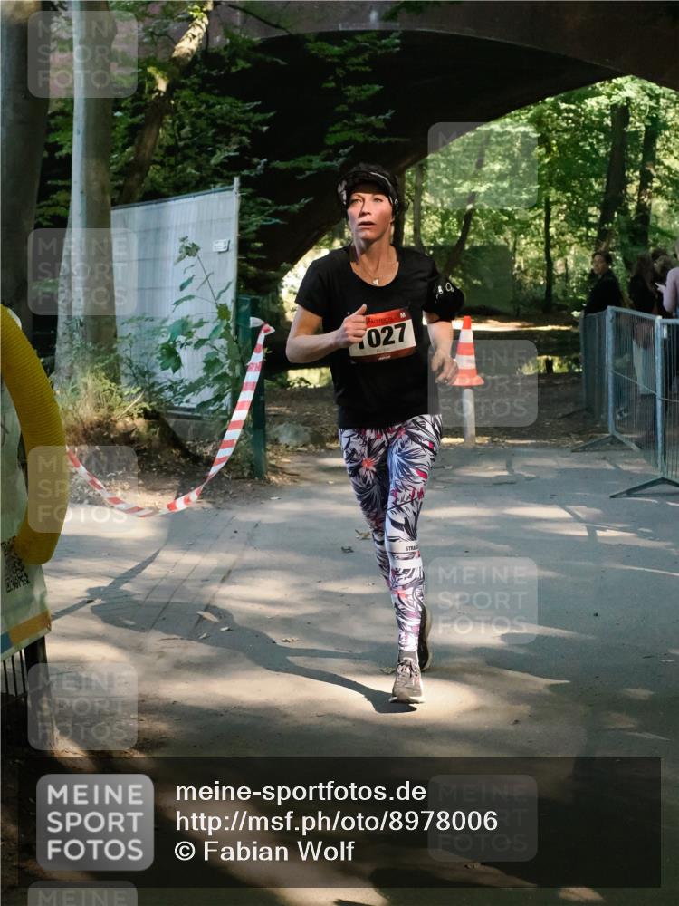 28.09.2025 - 33. Volkslauf durch das schöne Alstertal Fabian Wolf http://msf.ph/oto/8978006 28.09.2025 11:58:21 Laufen 027 meine-sportfotos.de