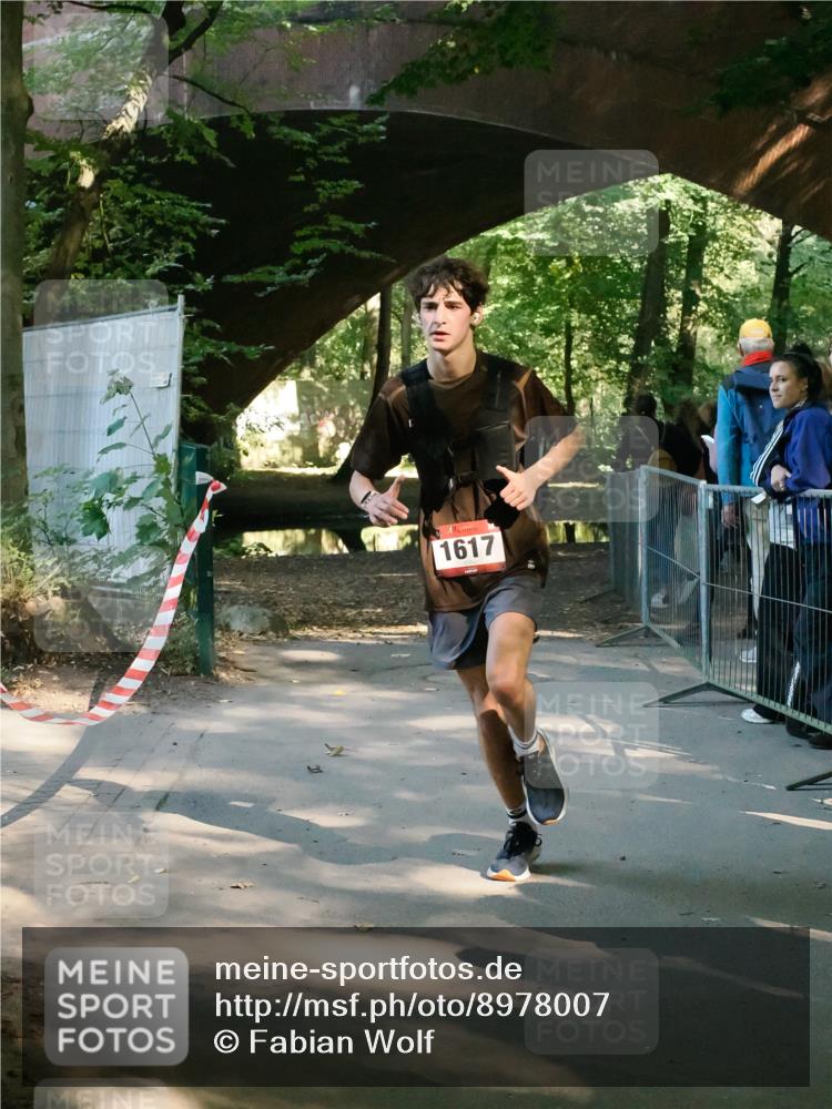 28.09.2025 - 33. Volkslauf durch das schöne Alstertal Fabian Wolf http://msf.ph/oto/8978007 28.09.2025 11:58:27 Laufen 1617 meine-sportfotos.de