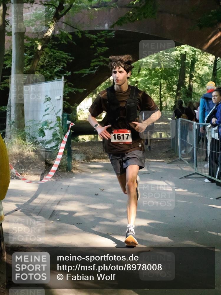 28.09.2025 - 33. Volkslauf durch das schöne Alstertal Fabian Wolf http://msf.ph/oto/8978008 28.09.2025 11:58:27 Laufen 1617 meine-sportfotos.de