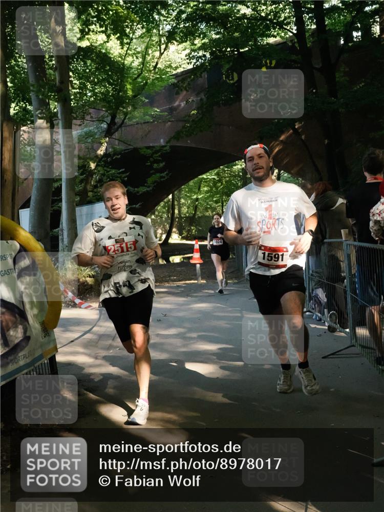 28.09.2025 - 33. Volkslauf durch das schöne Alstertal Fabian Wolf http://msf.ph/oto/8978017 28.09.2025 11:59:12 Laufen 2515, 1024, 1591 meine-sportfotos.de