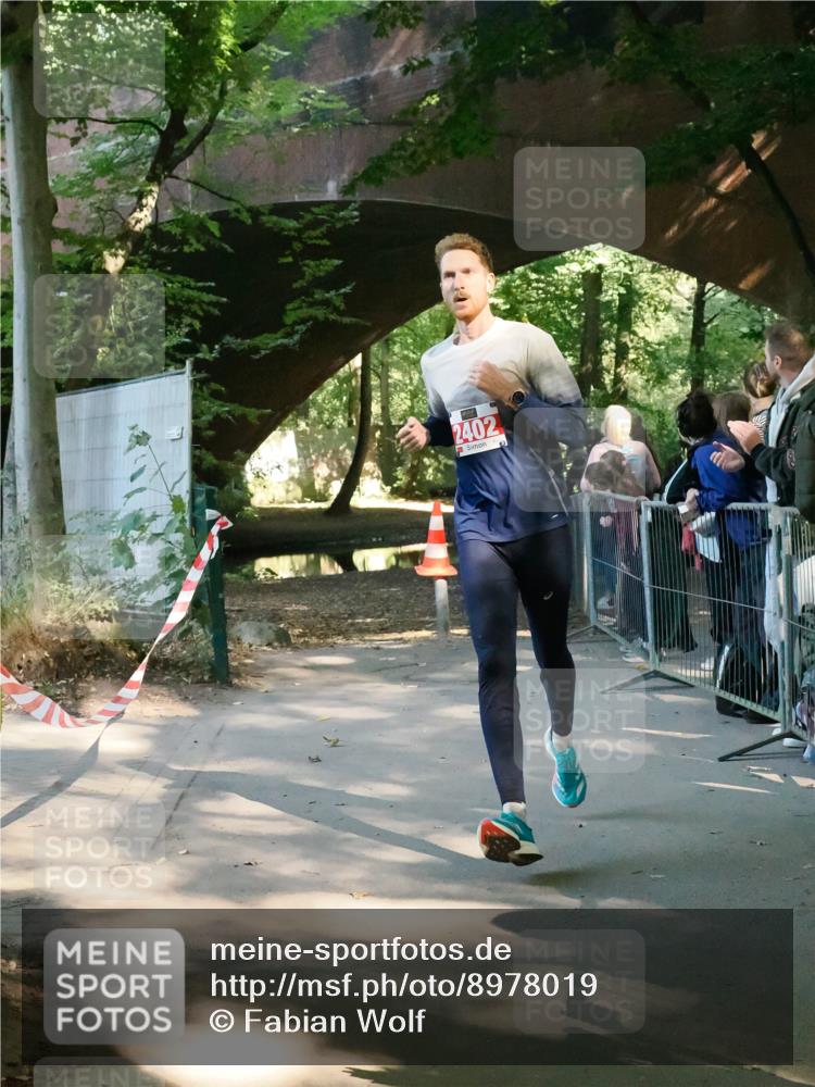 28.09.2025 - 33. Volkslauf durch das schöne Alstertal Fabian Wolf http://msf.ph/oto/8978019 28.09.2025 11:59:33 Laufen 2402 meine-sportfotos.de