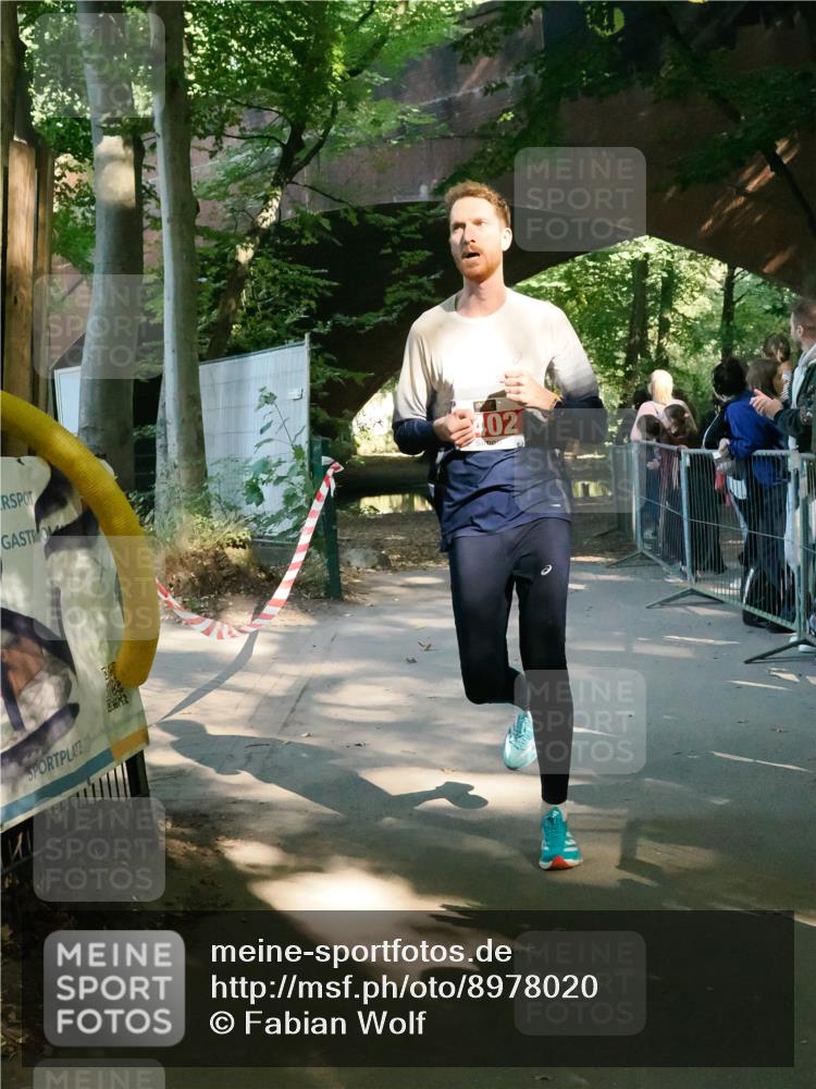 28.09.2025 - 33. Volkslauf durch das schöne Alstertal Fabian Wolf http://msf.ph/oto/8978020 28.09.2025 11:59:34 Laufen 02 meine-sportfotos.de