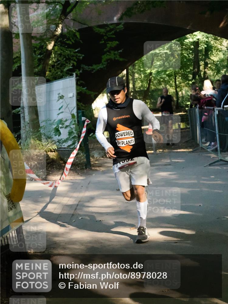 28.09.2025 - 33. Volkslauf durch das schöne Alstertal Fabian Wolf http://msf.ph/oto/8978028 28.09.2025 11:59:49 Laufen 1828 meine-sportfotos.de