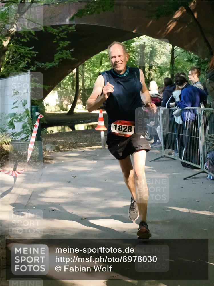 28.09.2025 - 33. Volkslauf durch das schöne Alstertal Fabian Wolf http://msf.ph/oto/8978030 28.09.2025 11:59:54 Laufen 1828 meine-sportfotos.de
