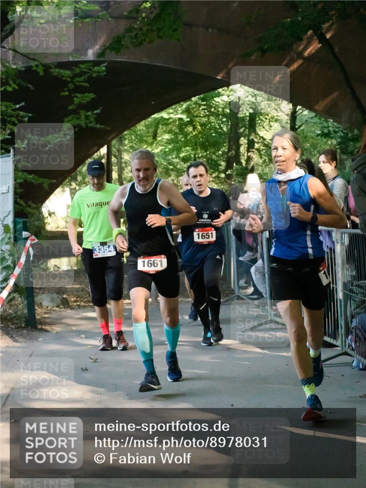 28.09.2025 - 33. Volkslauf durch das schöne Alstertal Fabian Wolf http://msf.ph/oto/8978031 28.09.2025 12:00:01 Laufen 3354, 1661, 1651 meine-sportfotos.de