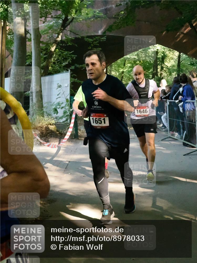 28.09.2025 - 33. Volkslauf durch das schöne Alstertal Fabian Wolf http://msf.ph/oto/8978033 28.09.2025 12:00:03 Laufen 1651, 1646 meine-sportfotos.de