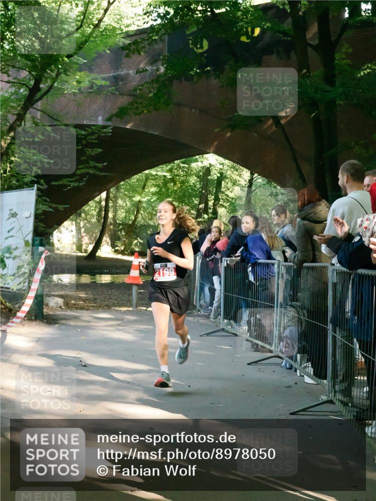 28.09.2025 - 33. Volkslauf durch das schöne Alstertal Fabian Wolf http://msf.ph/oto/8978050 28.09.2025 12:02:13 Laufen 7 meine-sportfotos.de