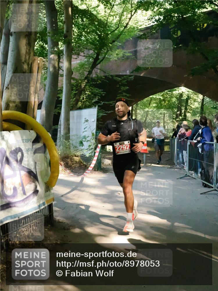 28.09.2025 - 33. Volkslauf durch das schöne Alstertal Fabian Wolf http://msf.ph/oto/8978053 28.09.2025 12:02:22 Laufen 2292, 1804 meine-sportfotos.de