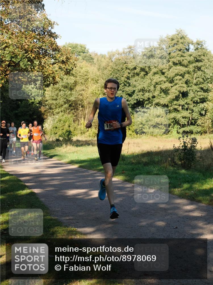 28.09.2025 - 33. Volkslauf durch das schöne Alstertal Fabian Wolf http://msf.ph/oto/8978069 28.09.2025 10:03:24 Laufen 15, 46, 1505, 1506, 156 meine-sportfotos.de
