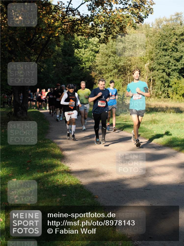 28.09.2025 - 33. Volkslauf durch das schöne Alstertal Fabian Wolf http://msf.ph/oto/8978143 28.09.2025 10:04:28 Laufen 1616, 165, 1651, 1932, 1527, 1547 meine-sportfotos.de