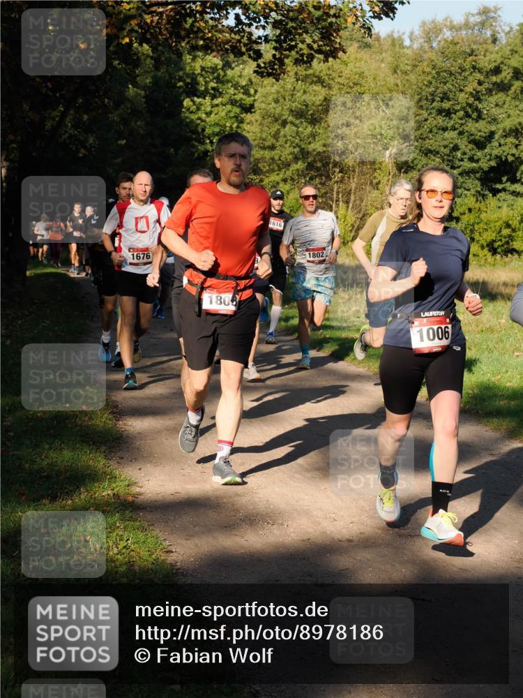 28.09.2025 - 33. Volkslauf durch das schöne Alstertal Fabian Wolf http://msf.ph/oto/8978186 28.09.2025 10:04:49 Laufen 1676, 1808, 1616, 1802, 1006 meine-sportfotos.de