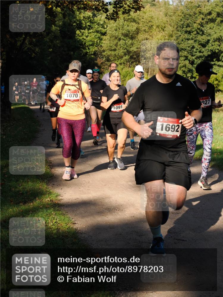 28.09.2025 - 33. Volkslauf durch das schöne Alstertal Fabian Wolf http://msf.ph/oto/8978203 28.09.2025 10:05:03 Laufen 1464, 1070, 1091, 1692, 027 meine-sportfotos.de