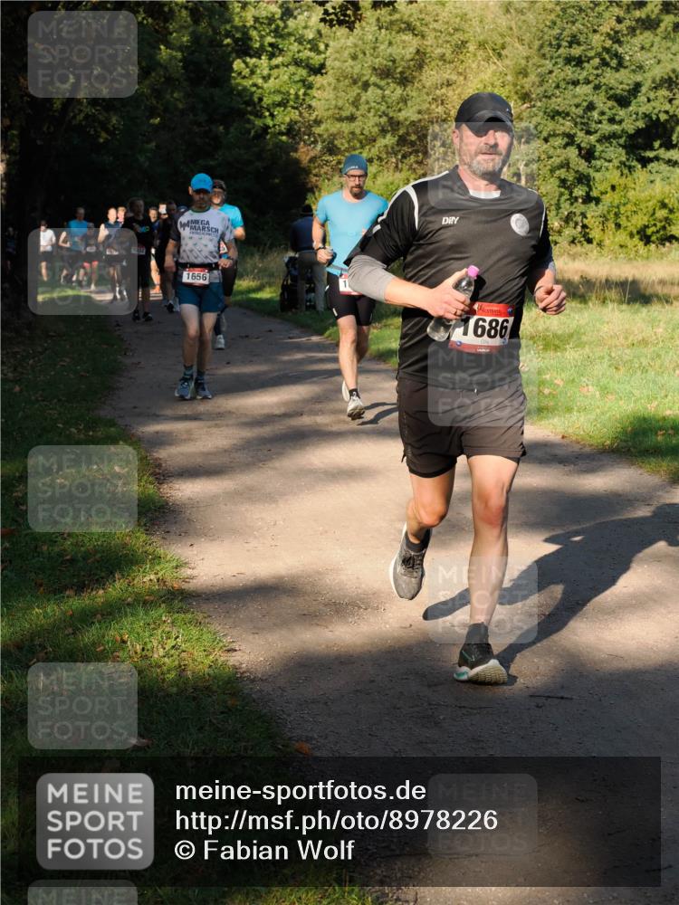 28.09.2025 - 33. Volkslauf durch das schöne Alstertal Fabian Wolf http://msf.ph/oto/8978226 28.09.2025 10:05:09 Laufen 1032, 1656, 1686 meine-sportfotos.de