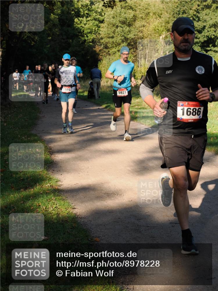 28.09.2025 - 33. Volkslauf durch das schöne Alstertal Fabian Wolf http://msf.ph/oto/8978228 28.09.2025 10:05:09 Laufen 1656, 1621, 15, 1686 meine-sportfotos.de