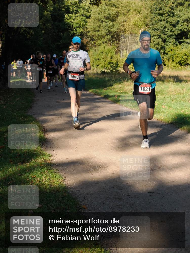 28.09.2025 - 33. Volkslauf durch das schöne Alstertal Fabian Wolf http://msf.ph/oto/8978233 28.09.2025 10:05:11 Laufen 1032, 1642, 1656, 1621 meine-sportfotos.de