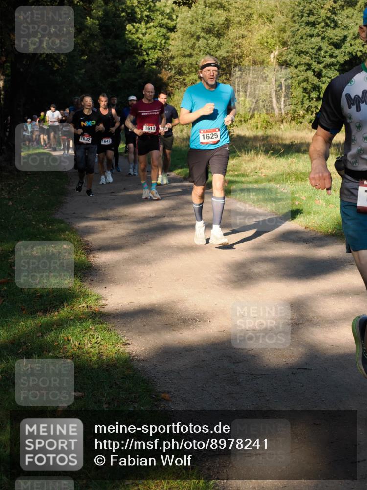 28.09.2025 - 33. Volkslauf durch das schöne Alstertal Fabian Wolf http://msf.ph/oto/8978241 28.09.2025 10:05:13 Laufen 1032, 1642, 1613, 1625 meine-sportfotos.de