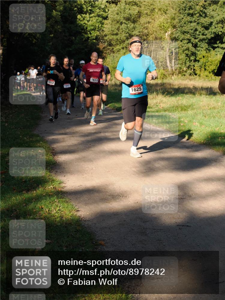 28.09.2025 - 33. Volkslauf durch das schöne Alstertal Fabian Wolf http://msf.ph/oto/8978242 28.09.2025 10:05:13 Laufen 1032, 1642, 1613, 20, 1625 meine-sportfotos.de