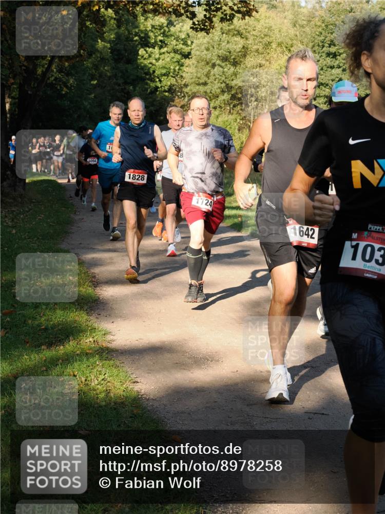 28.09.2025 - 33. Volkslauf durch das schöne Alstertal Fabian Wolf http://msf.ph/oto/8978258 28.09.2025 10:05:18 Laufen 094, 10, 1828, 1724, 1642, 103 meine-sportfotos.de